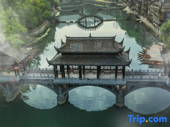 Xueqingji Yunlu River View Homestay