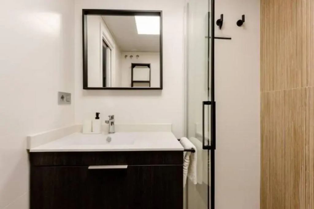 Carmela Suites