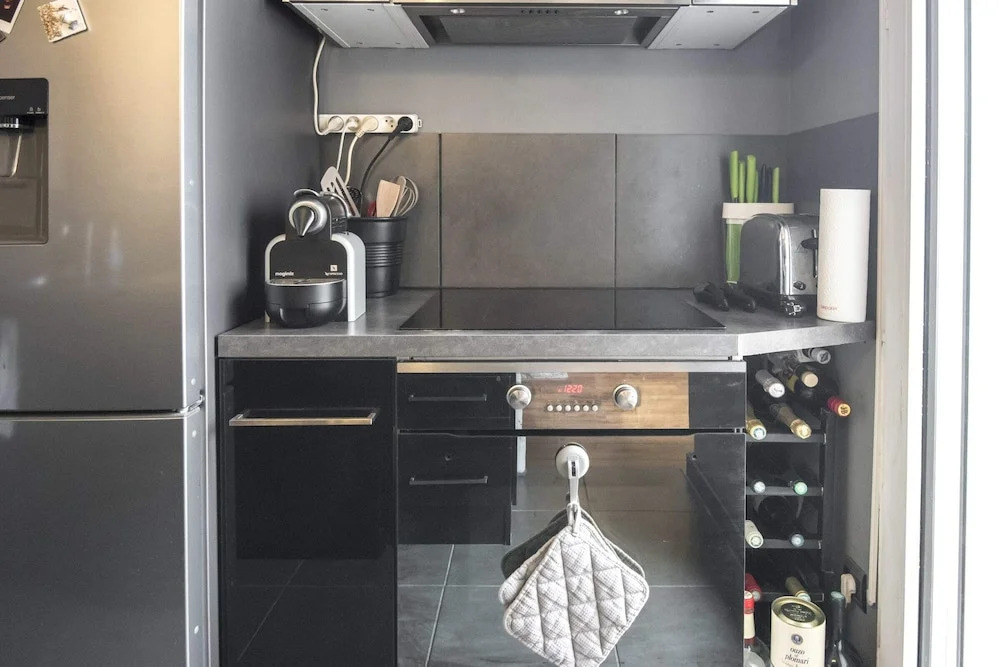 Superb Apartment With Balcony Near la Defense