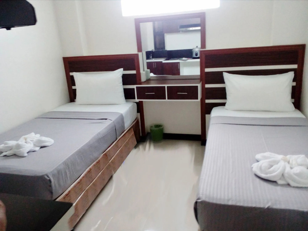 Circle-b Apartelle & Suites