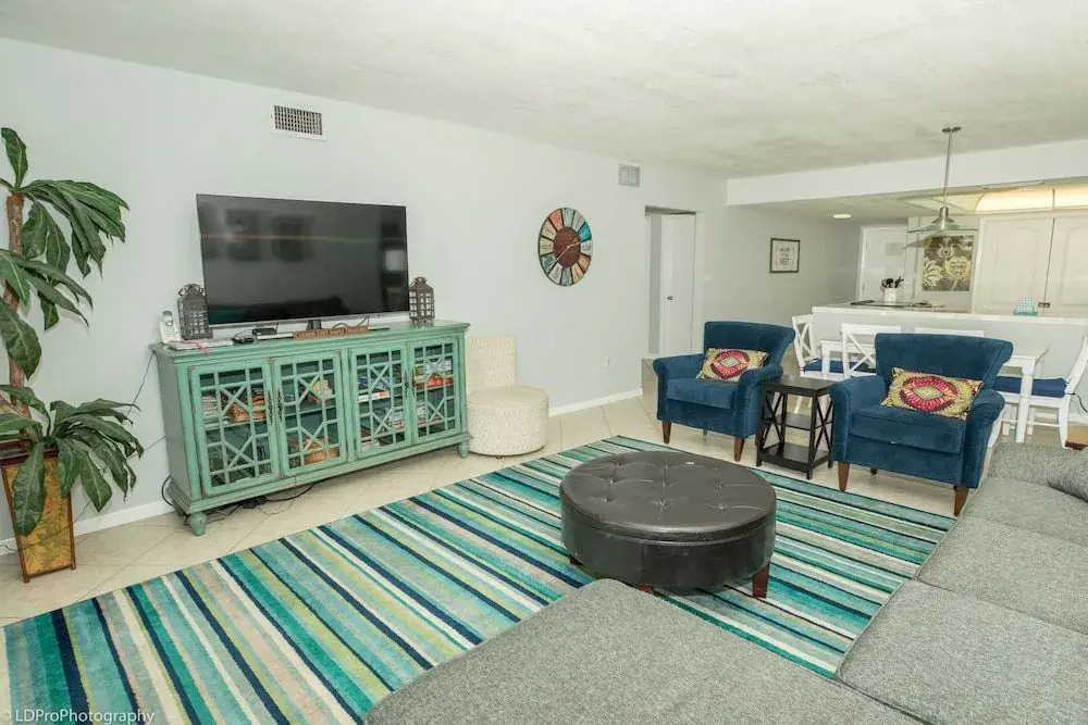 Shoreline Towers 2073 - 2 Br Condo