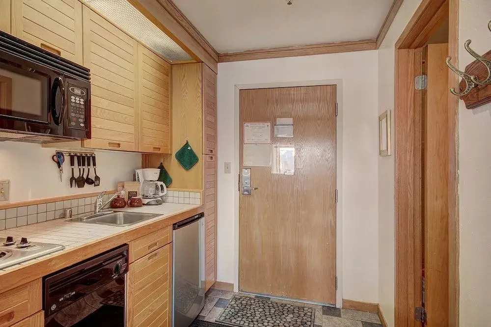 2762 Slopeside by RedAwning