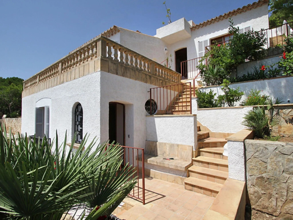 Fantastic Villa With Private Swimming Pool, Garage, Bbq, Patio, Wifi and the sea