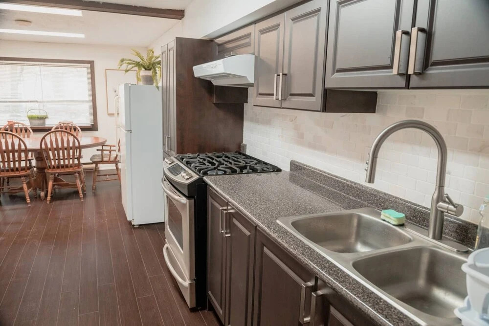 Beautiful 3 Bedroom Home Near Downtown