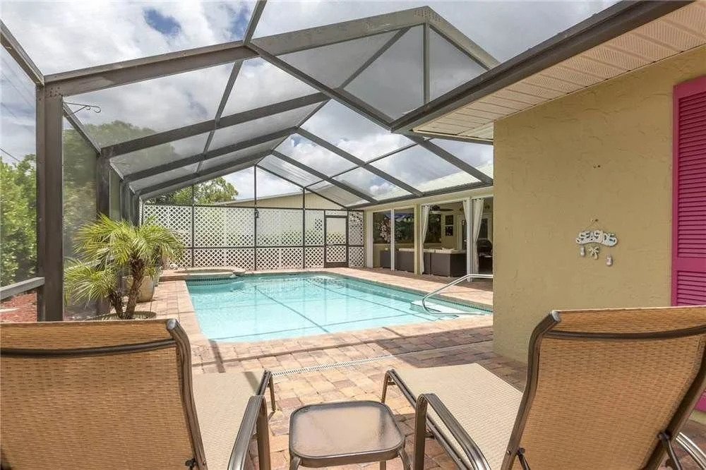 Tropical Retreat Pool Jet Spa WiFi 3 Br home by RedAwning