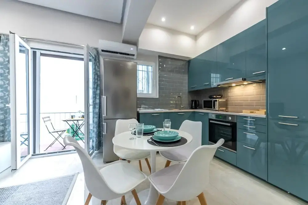 Phaedrus Living: City Center Luxury Flat Iofontos