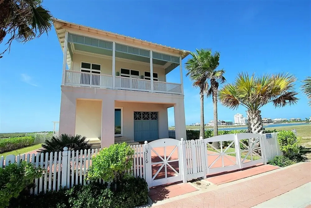 Martinique House 3 Bedrooms 4 Bathrooms Home