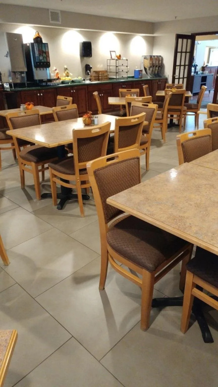 Country Inn & Suites by Radisson, Waterloo, IA