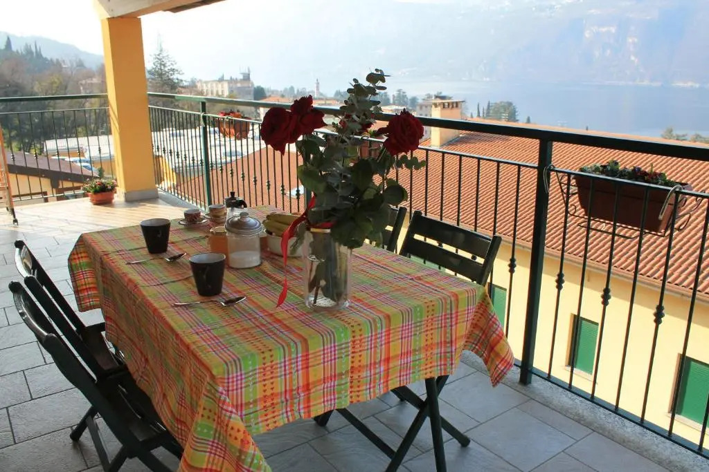 Balcony Lake View Apartment