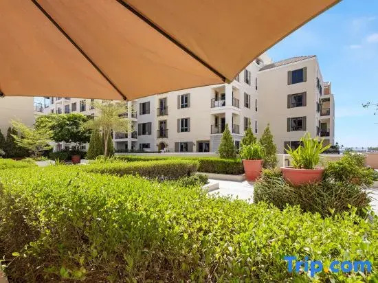 Stylish 2BR with Beach Access