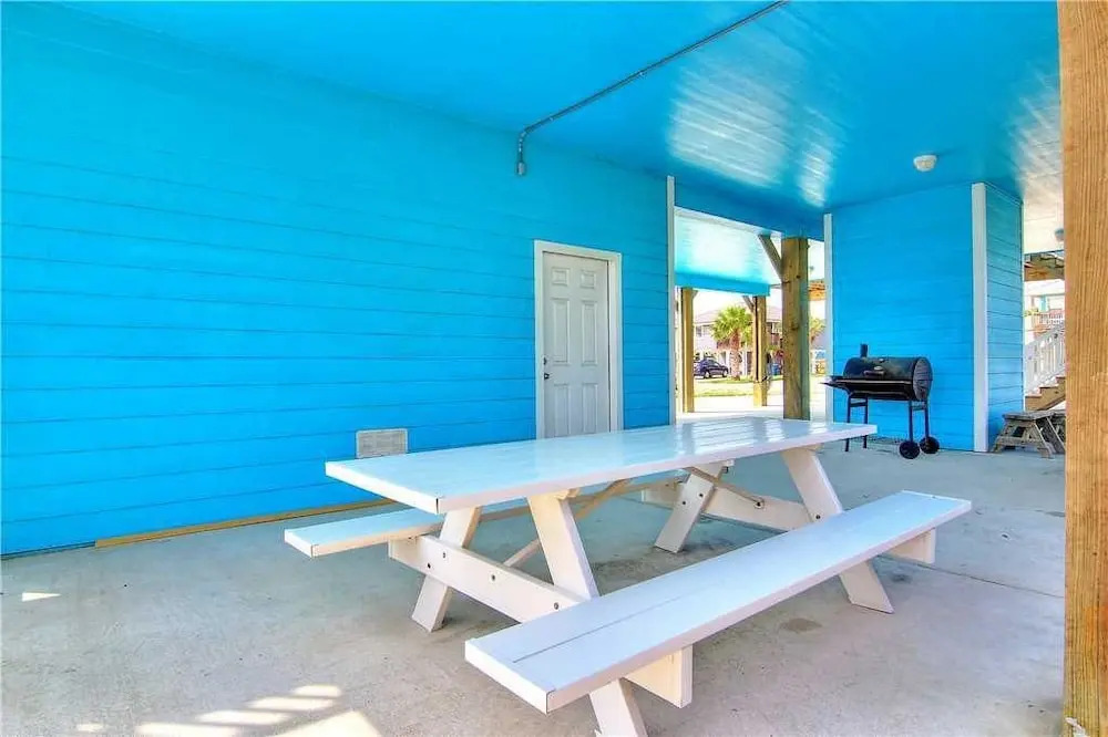 Dolphin House 3 Bedrooms 3 Bathrooms Home