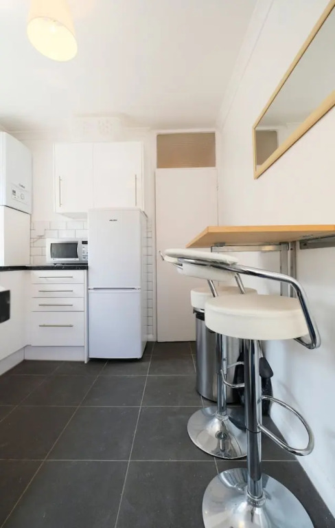 Beautiful, Bright and Spacious Flat for 4