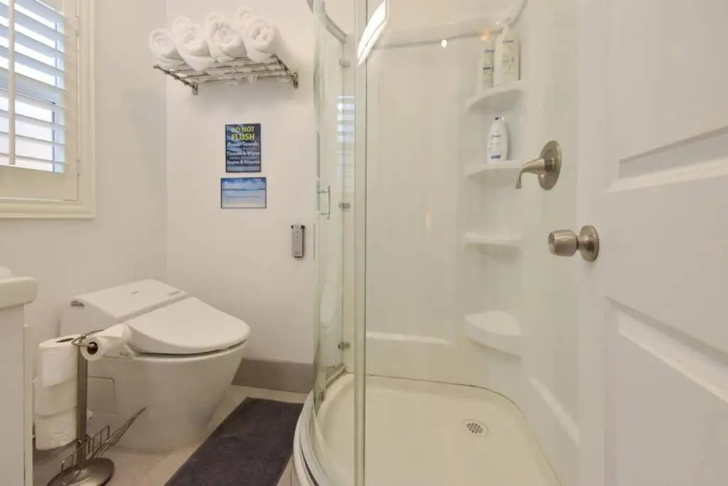 1000#3 Renovated Home by Beach & Sand - AC & More!