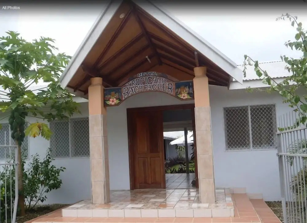 Tropicana Motel & Backpackers