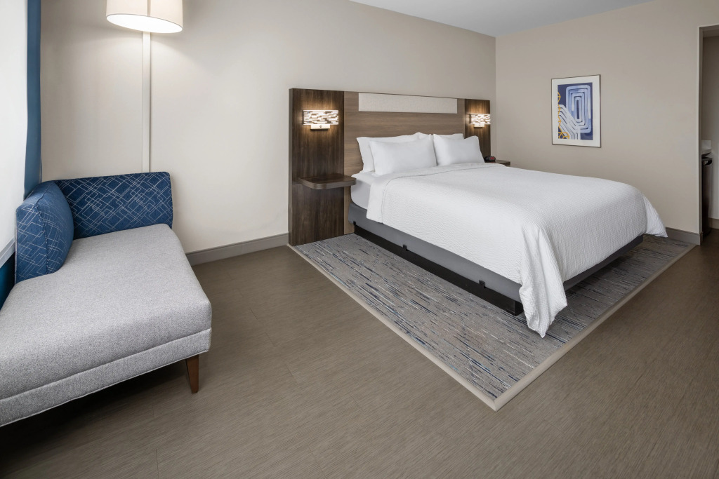 Holiday Inn Express & Suites Waynesboro East