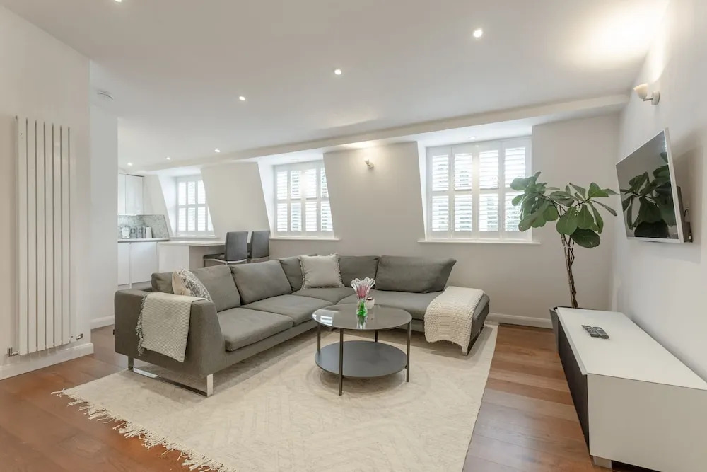 Well-Appointed 2 Bedroom East London Flat