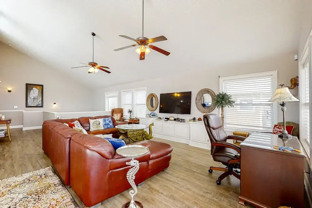 Spacious Beachfront Home W/deck, Balcony, Central A/c, Washer/dryer, and Wifi