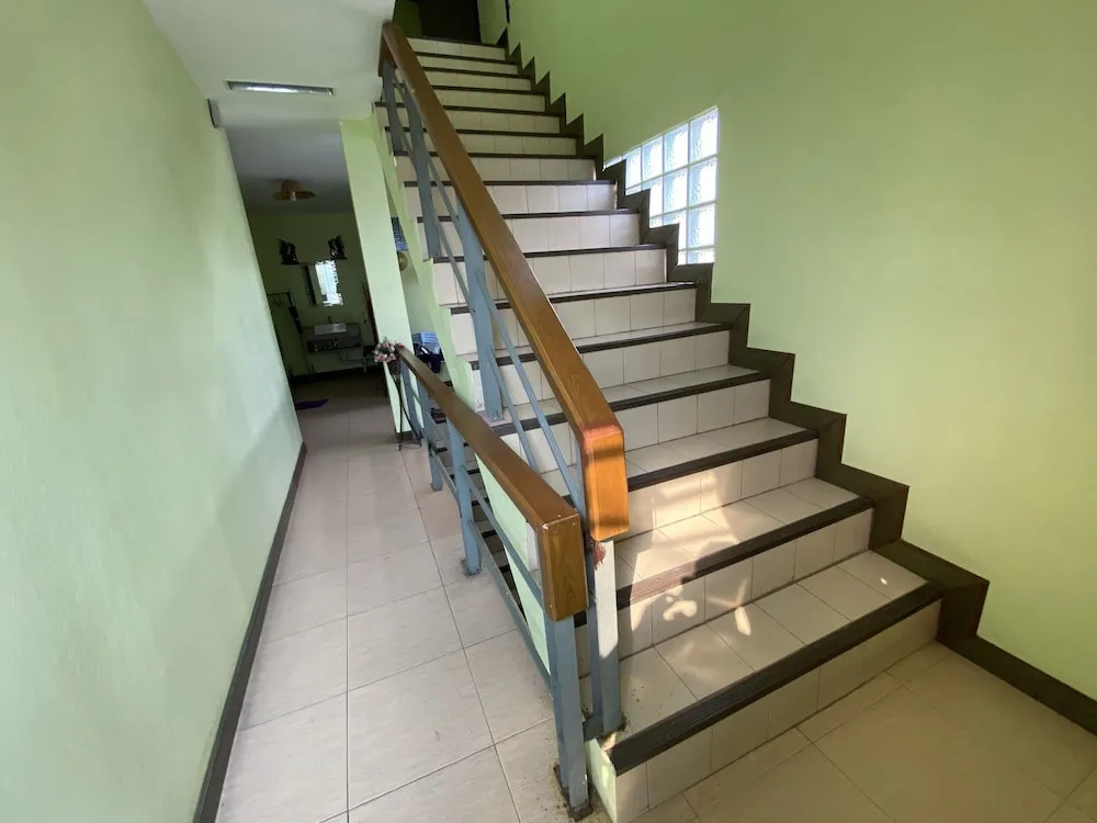 Oyo 699 Mon Hostel