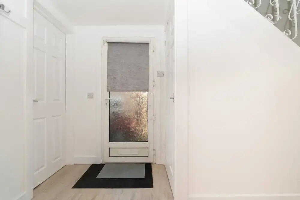 4 Bedrooms-2bath-free Parking