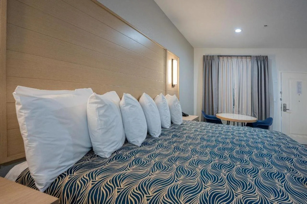 Palace Inn IAH Houston Bush Intercontinental Airport