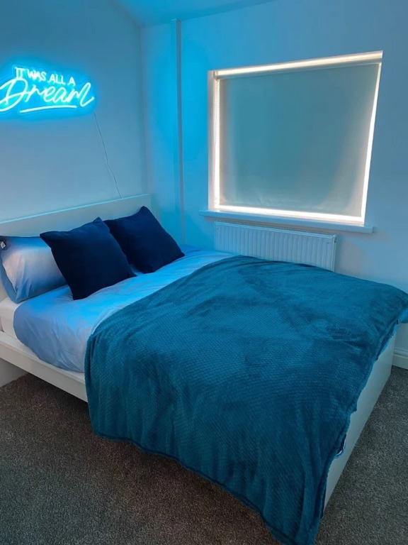 1 Bed House - Sleeps 2 - Parking - Wifi