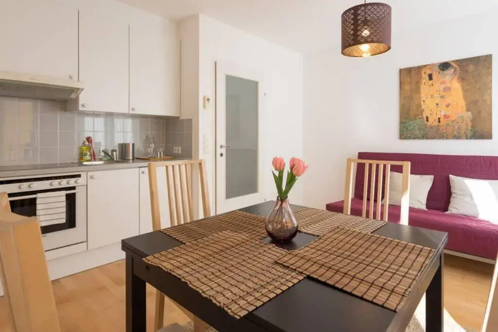Bright Apartment in Hip & High Quality Neighborhood
