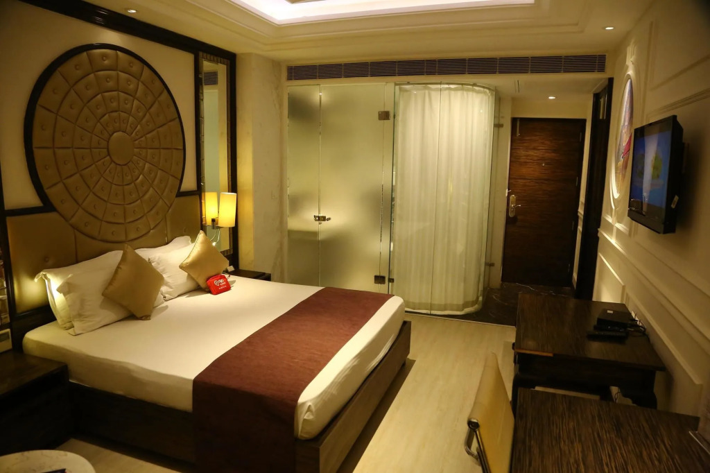 OYO 857 The First Hotel
