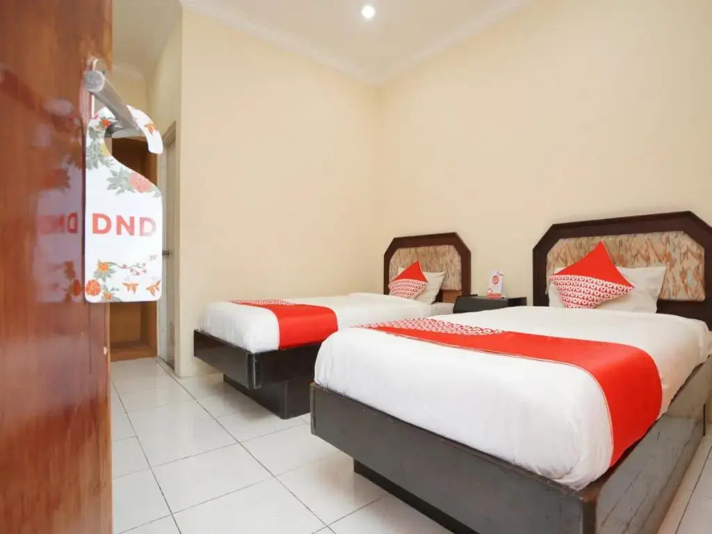 OYO 2003 Female Guest House