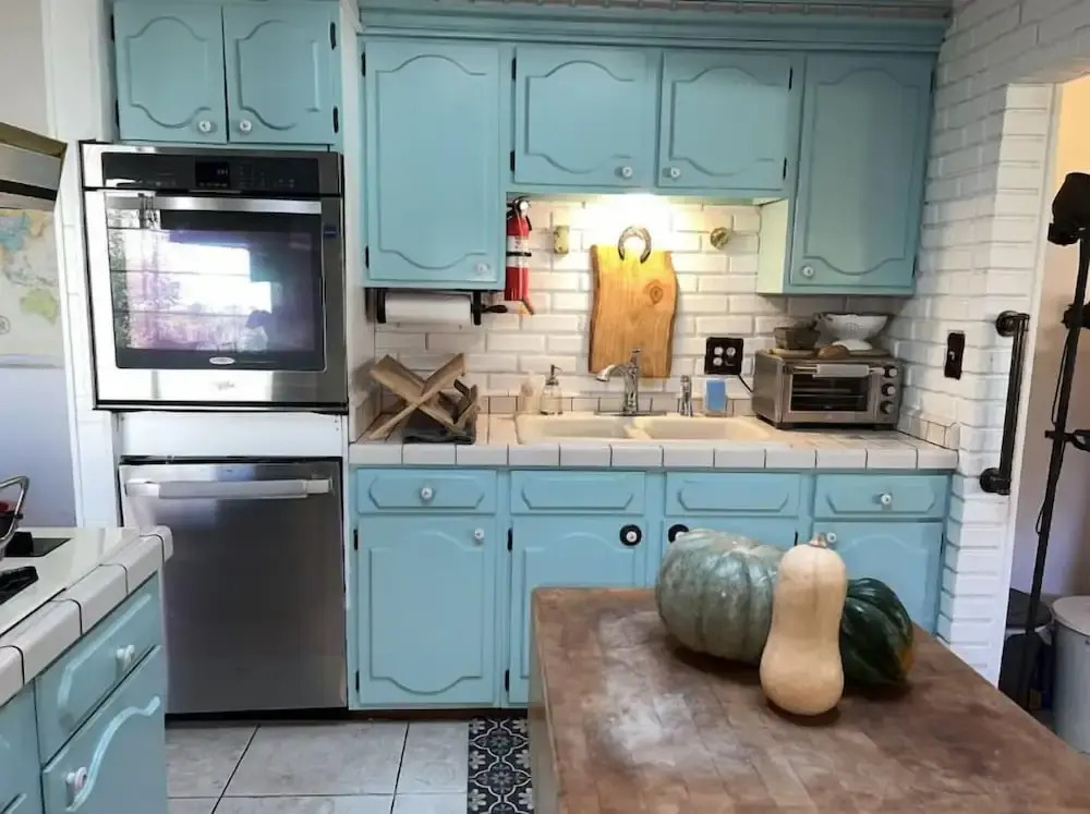 New Cozy Studio 2 Queen Beds, Kitchen Walk to Water