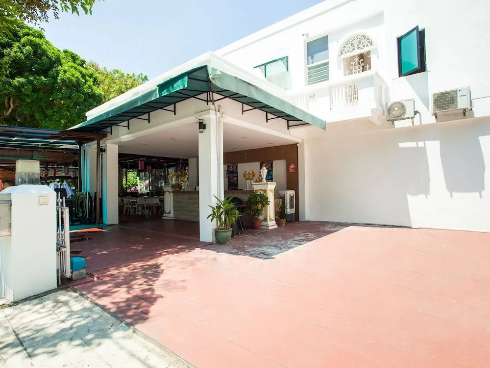 Oyo Capital O 89353 Nostalgia Boutique Hotel & Restaurant