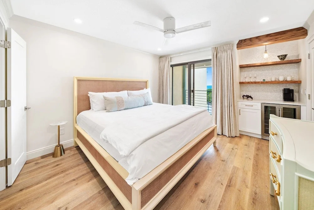 30a Hideaway 2 Bedroom Townhouse by RedAwning