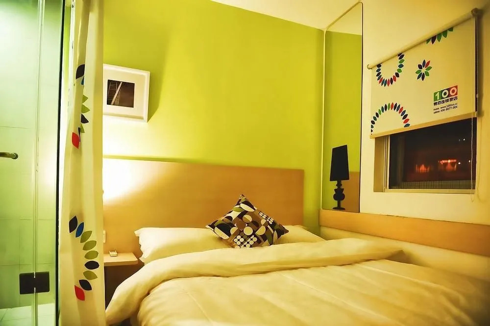 100 Hotel
