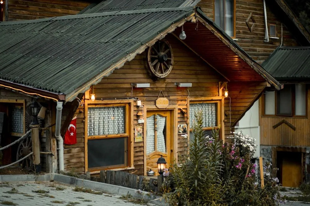 Abant Zümrüt Dağ Evi