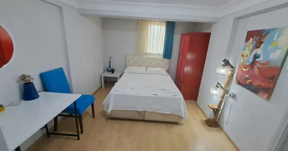 Otel B
