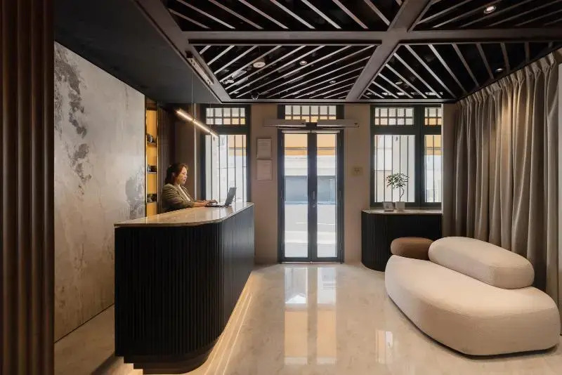 Claude Hotel
