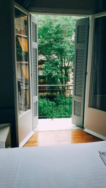 Athens Apartment 1-min Walk to Metro