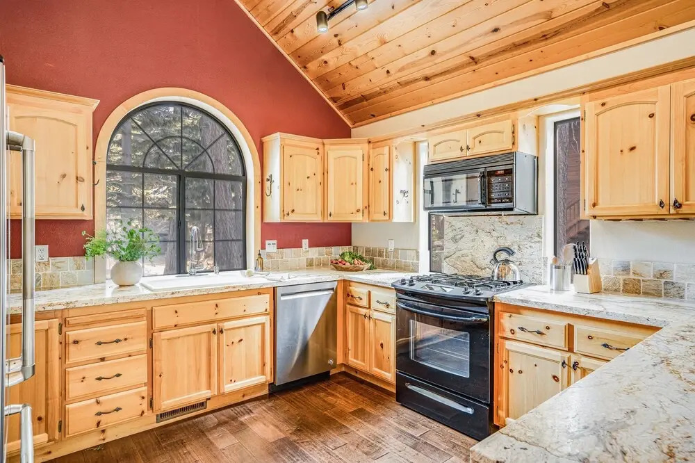 Cherrywood Gorgeous Cottage Surrounded by Pine Trees w/ Hot Tub