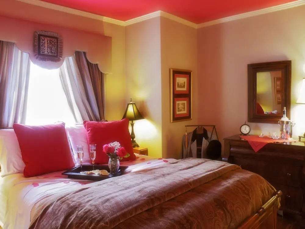 10 Fitch Luxurious Romantic Inn