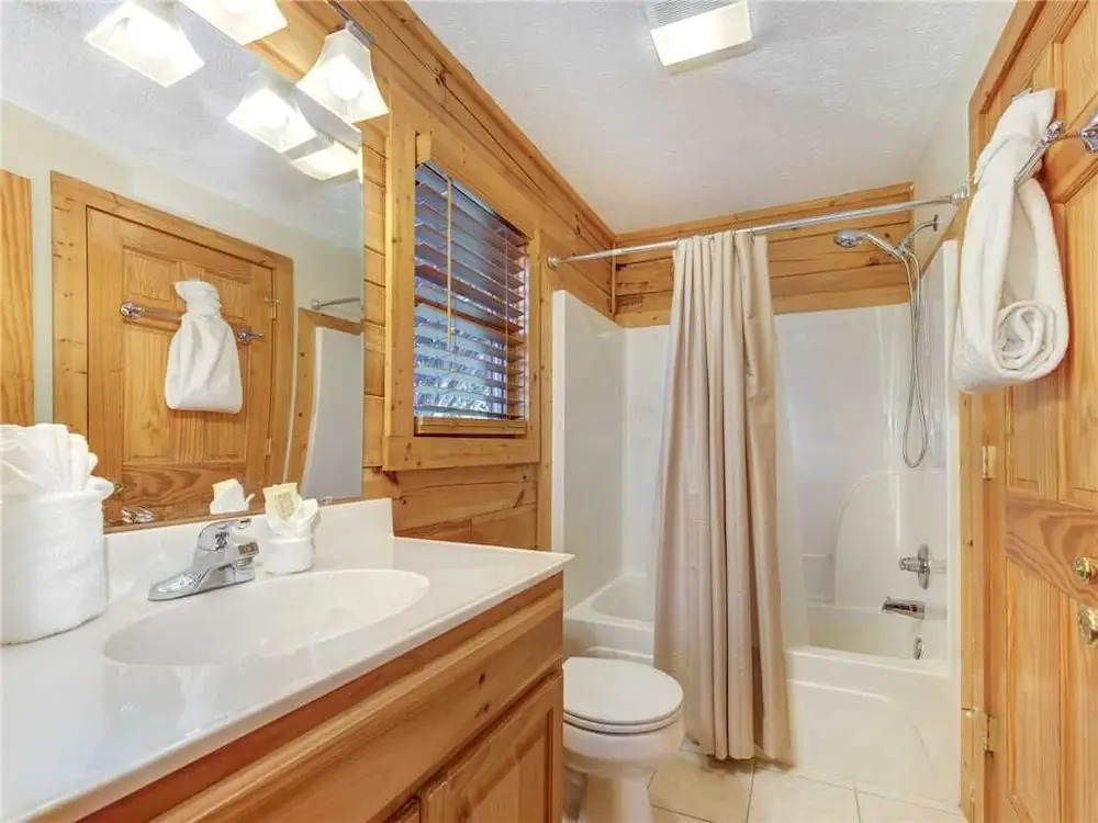Timeless Mountain View, 3 Bedrooms, Pool Access, Hot Tub, Arcade, Sleeps 10