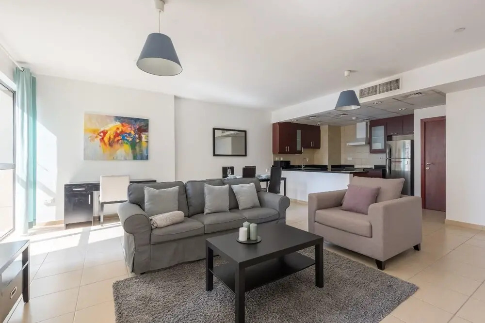 Spacious 1BR 5 minutes to beach