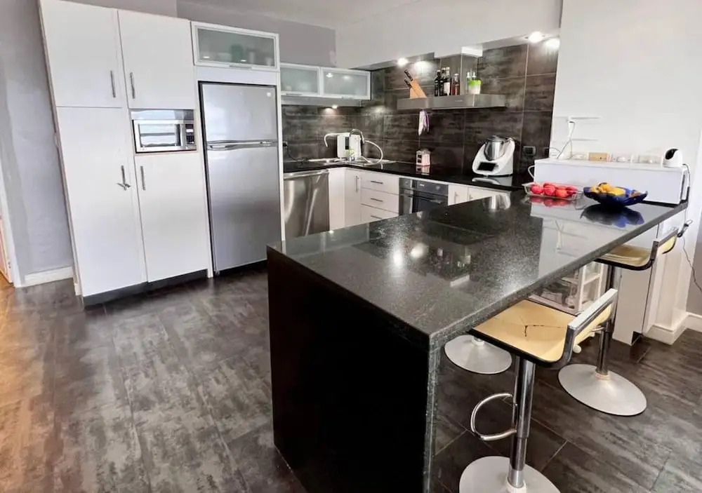 Seafrontapartment-sleeps4-pool-parking-garden