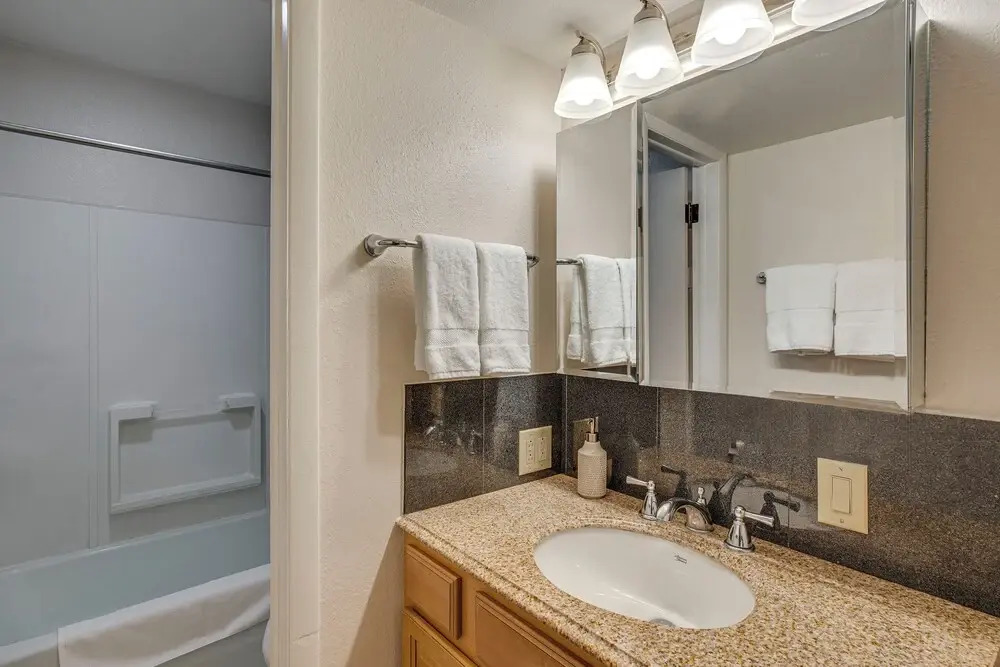Grand Junction Condo: Balcony, Community Pool!
