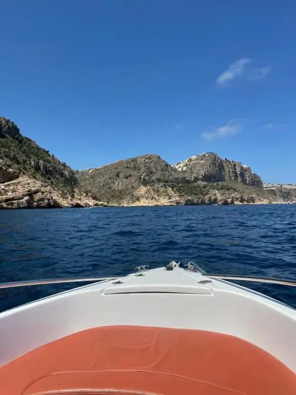 Tranquility, sun, breathtaking views & 7 minutes drive to sea
