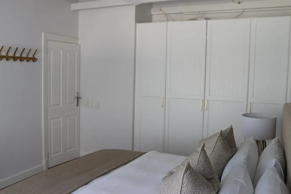 Camps Bay Holiday Home - Walk to the Beach
