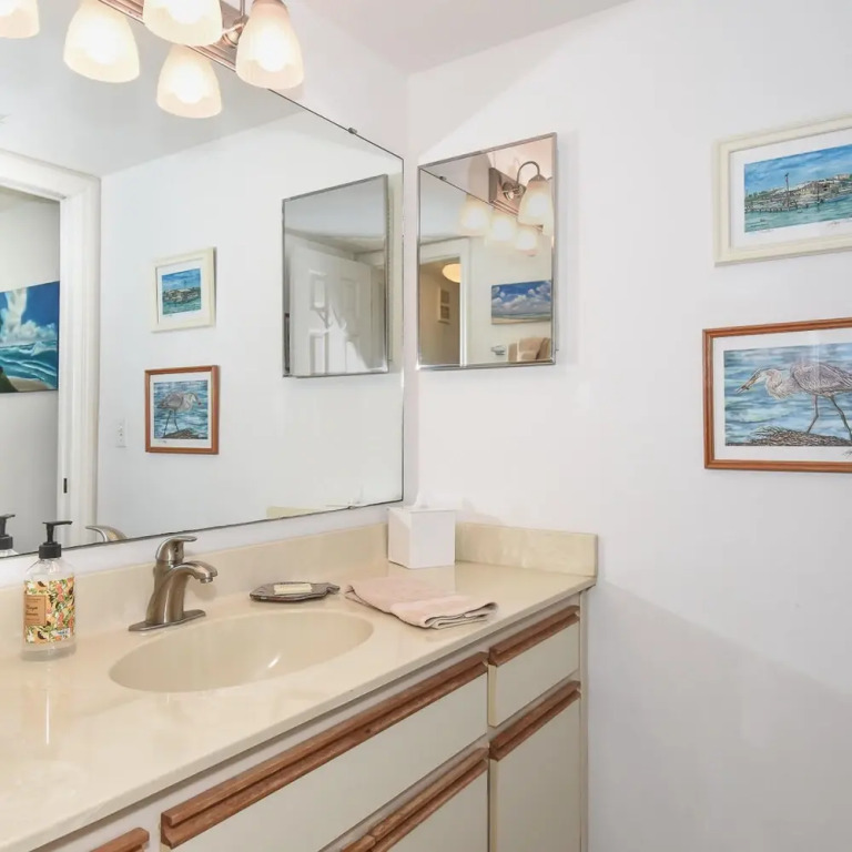 Quiet Beachside Veranda Within Seconds to the Beach Pool Sv173