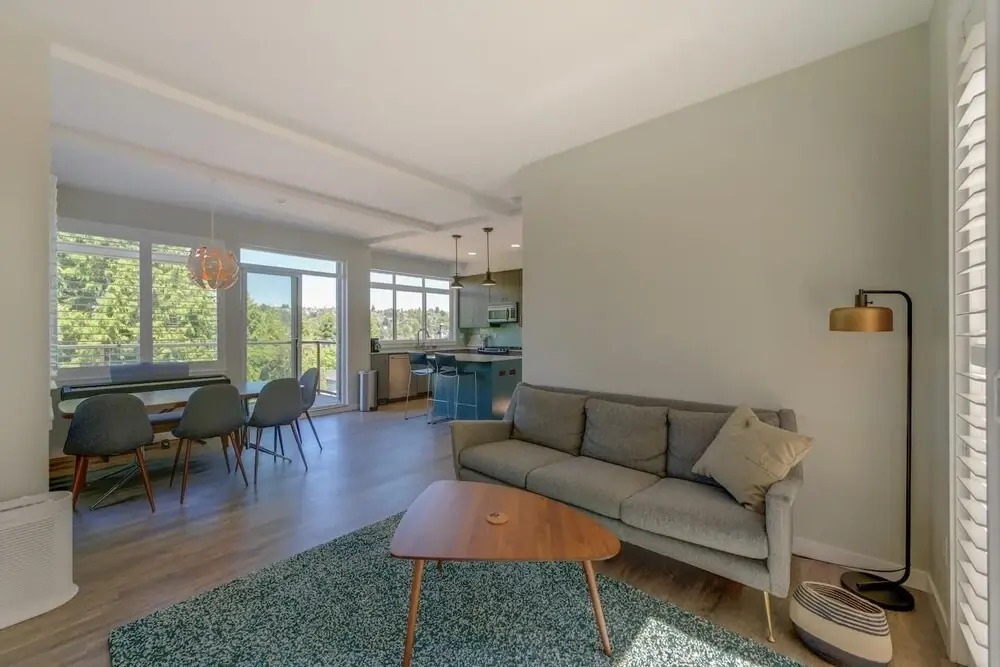 5 Min To Downtown Seattle! 3br & 2ba Cozy Townhome 3 Bedroom Townhouse by Redawning