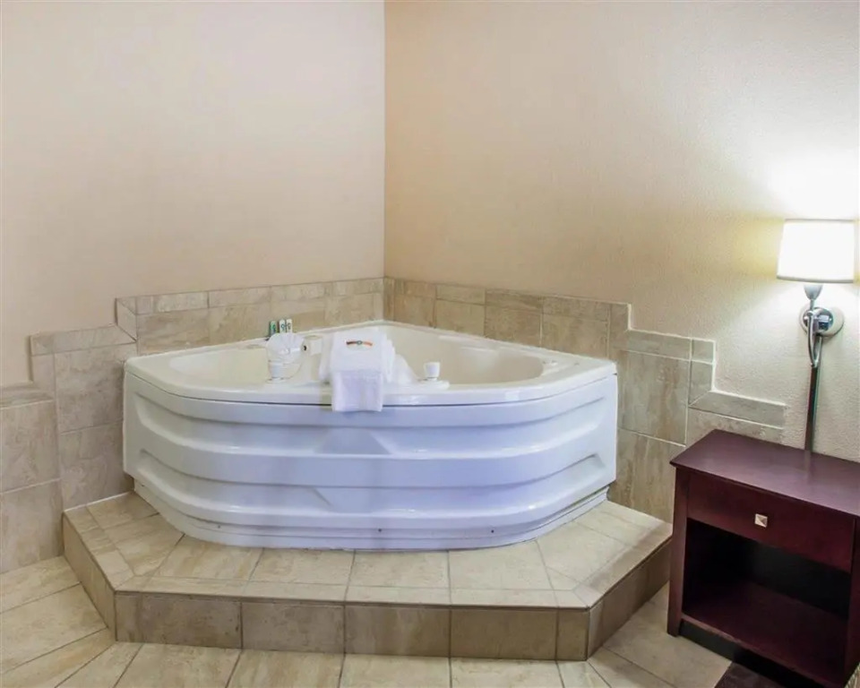 Quality Inn & Suites Peoria North
