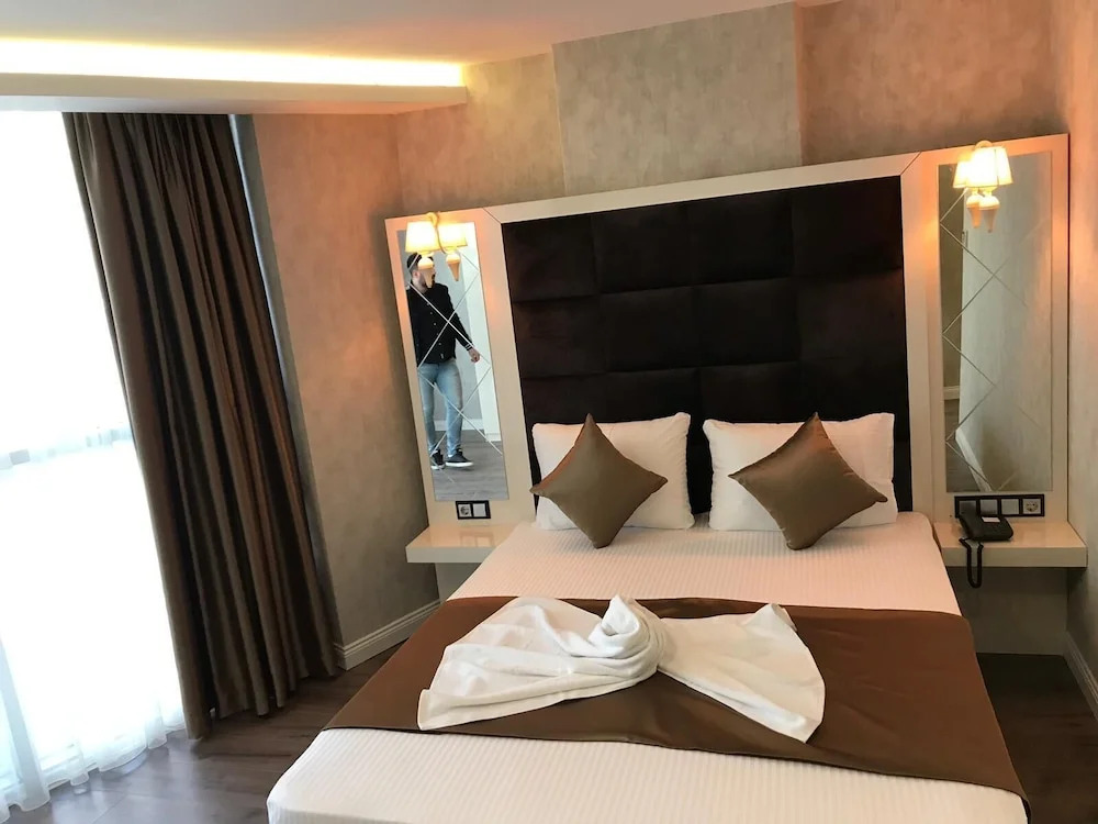 Royal Airport Hotel