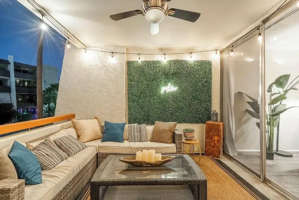 < 1 Mi to Fashion Square: Condo w/ Community Perks