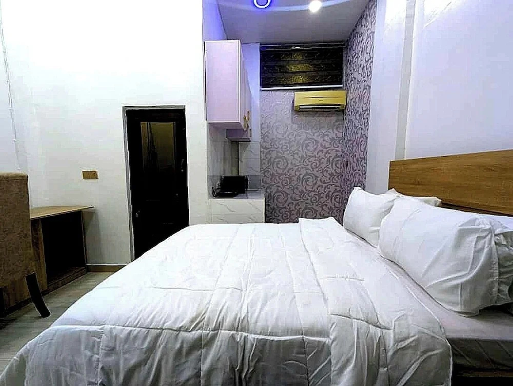 Purple Lavender Court Apartment